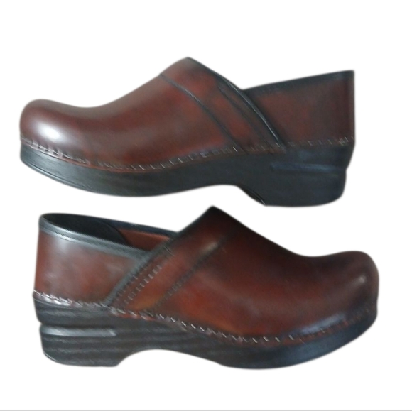 Dansko Magogany Red Leather Clogs Slip On Comfort Shoes Womens Sz 6 - Picture 1 of 12